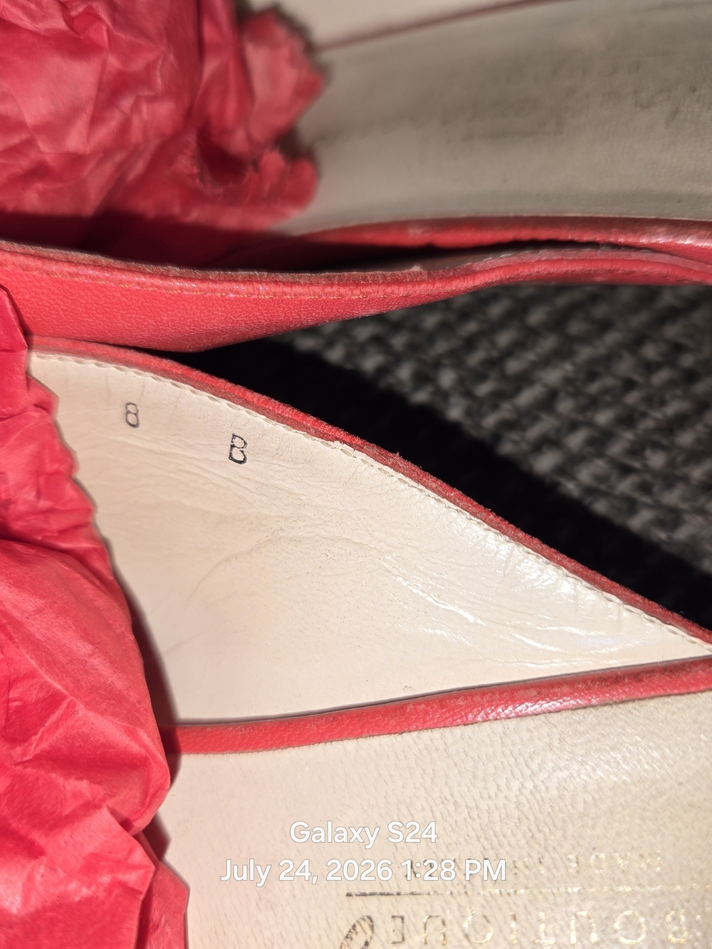 Salvatore Ferragamo Red Slide Sandals with Bow and Gold Emblem - Picture 3 of 3